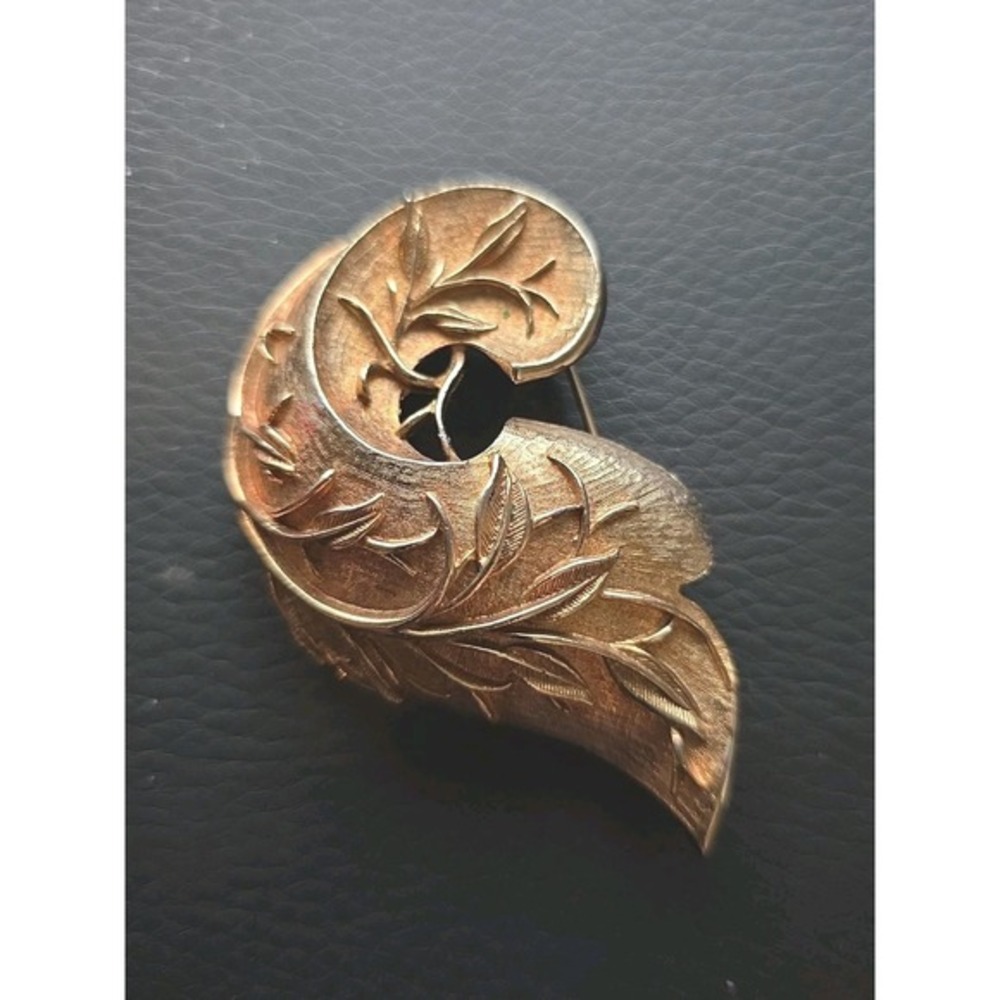 1960's Vintage Sarah Coventry Golden brocade Embossed Leaf Design Fashion Brooch